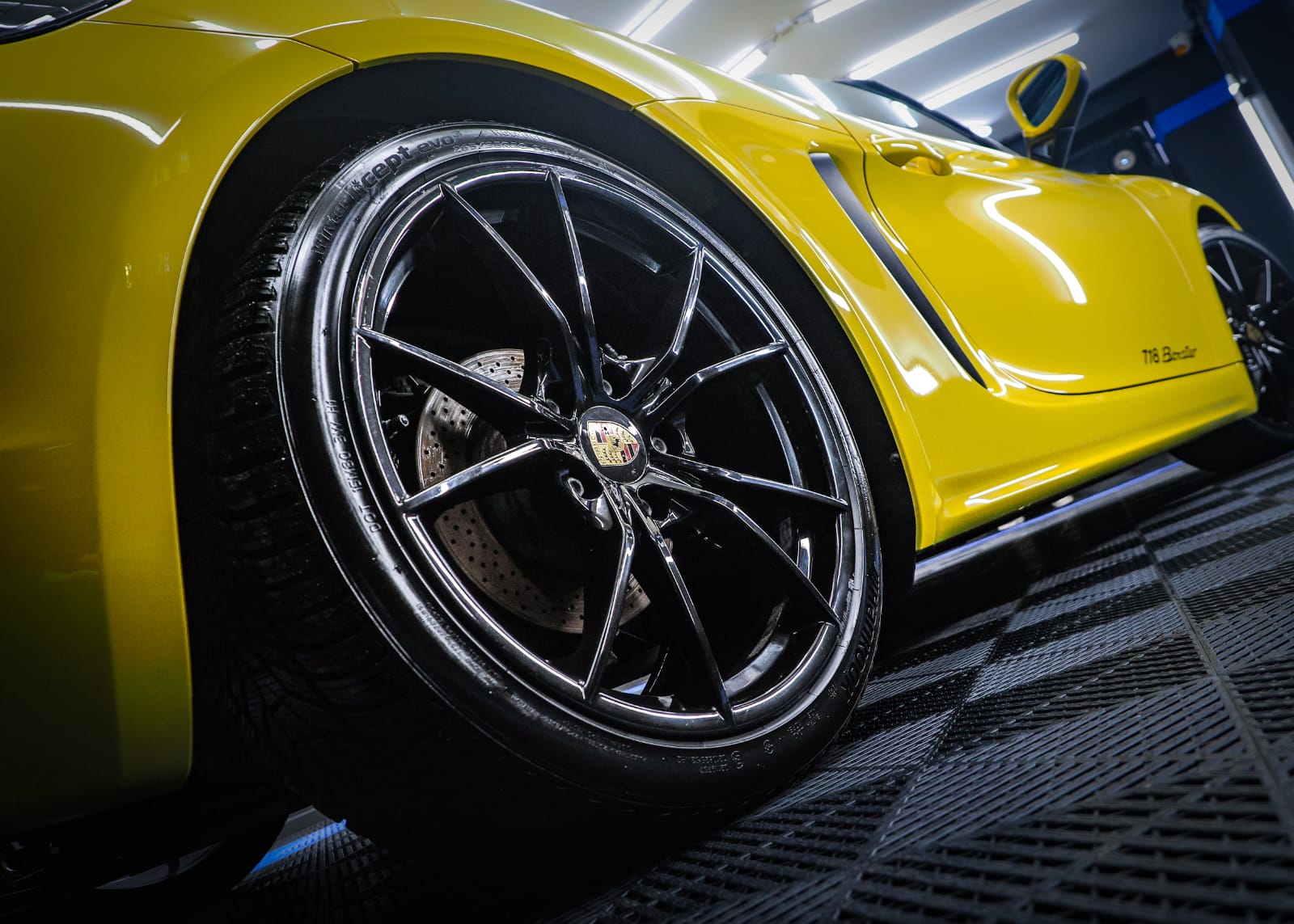 Porsche 718 Boxster — Yellow Studio